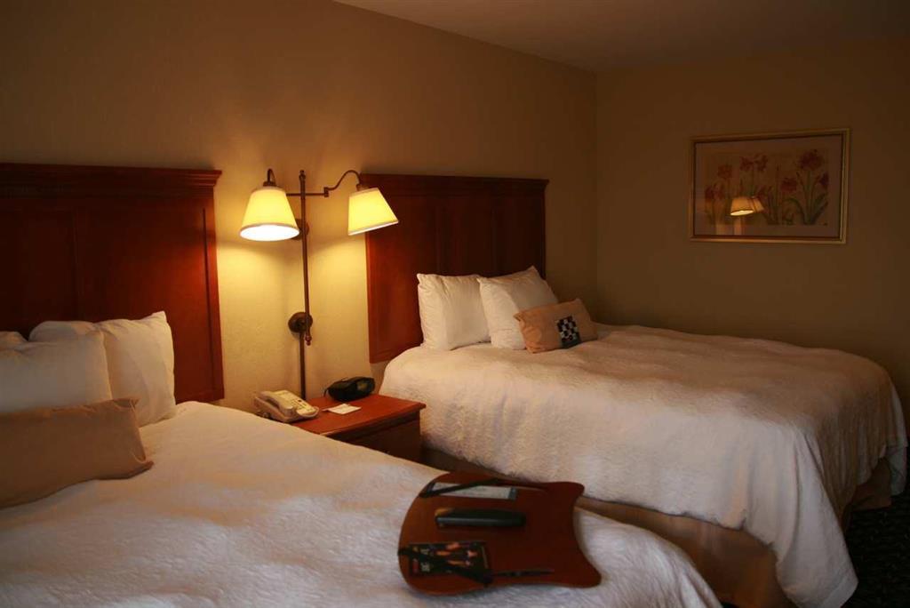 Newly Renovated Hampton Inn Omaha West Lakeside Room photo